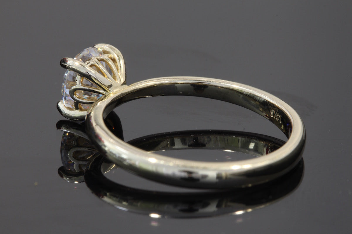 Moissanite fancy setting 14k