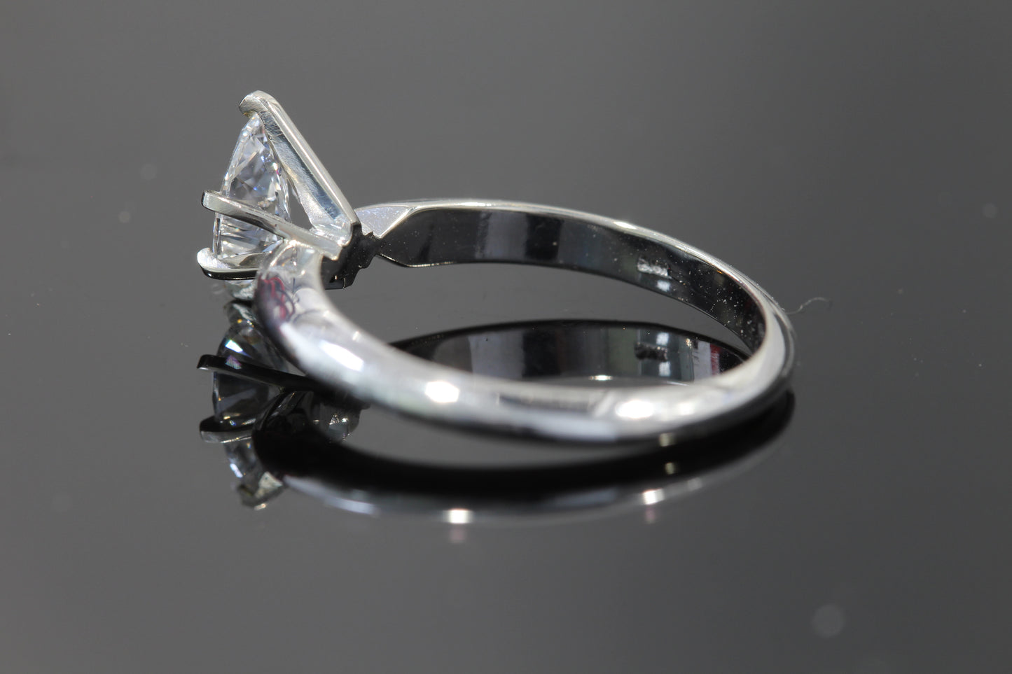 14kw Lab diamond engagement ring