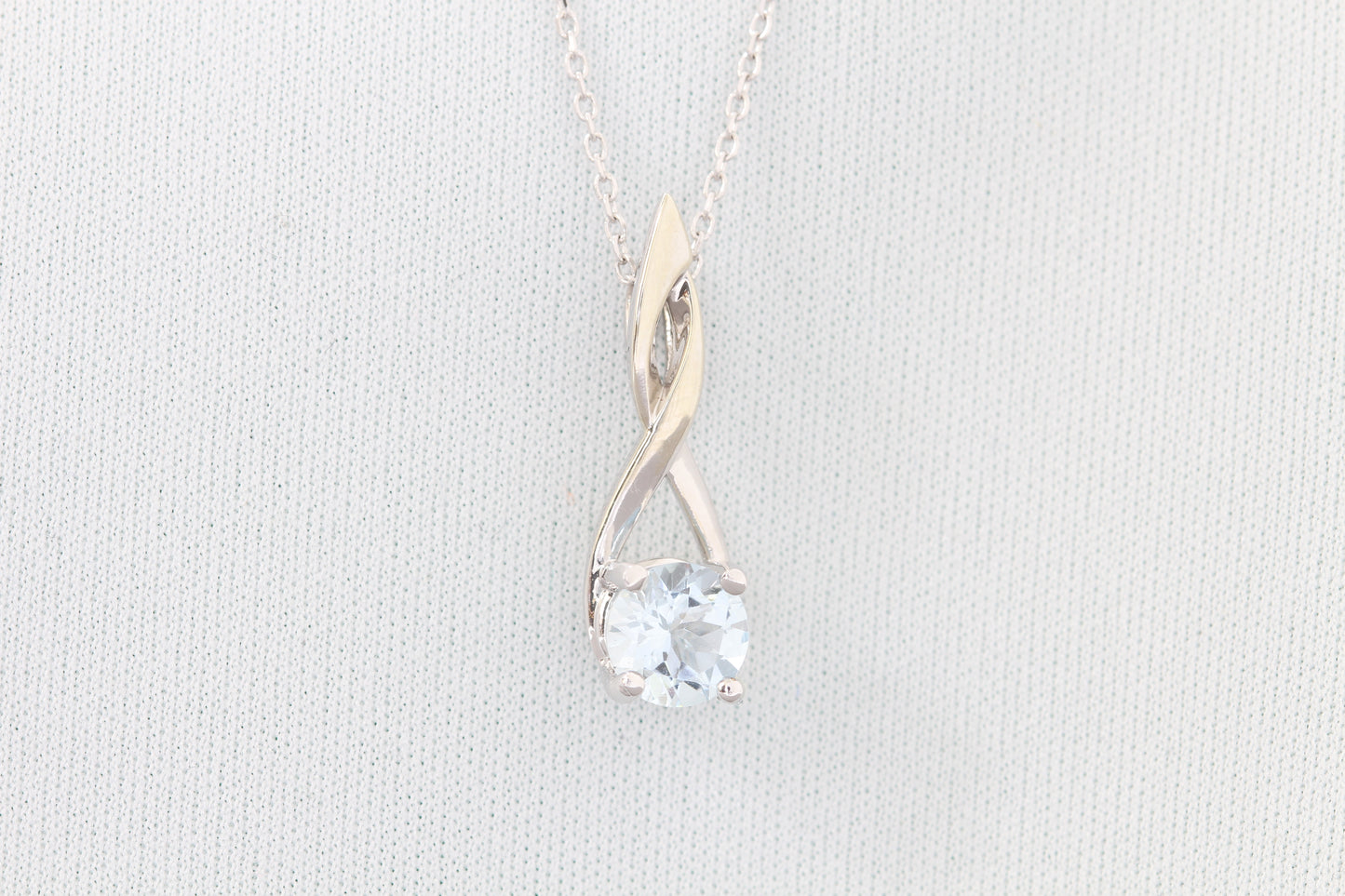 14k aquamarine necklace
