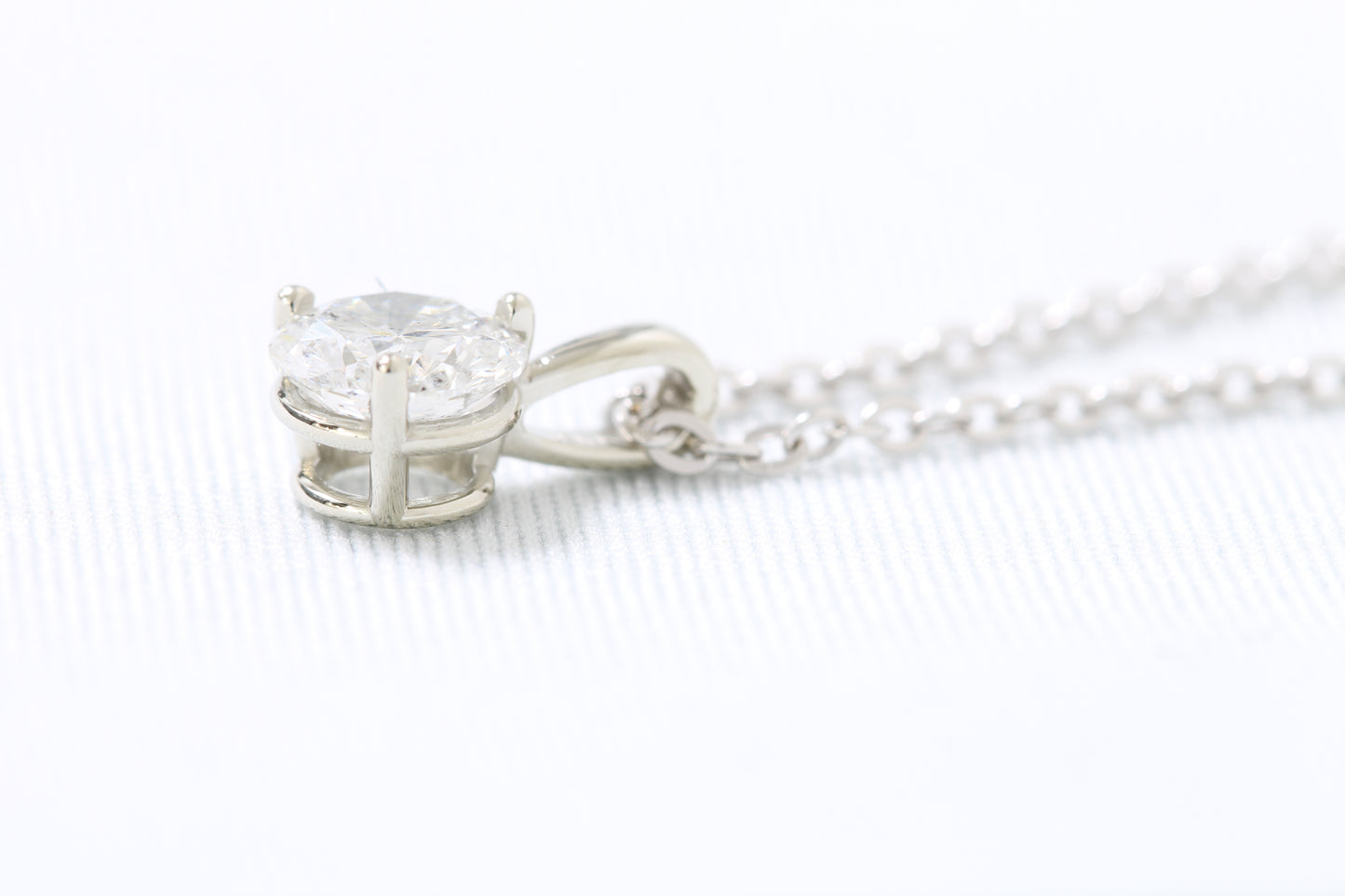 18k 1 carat diamond pendant