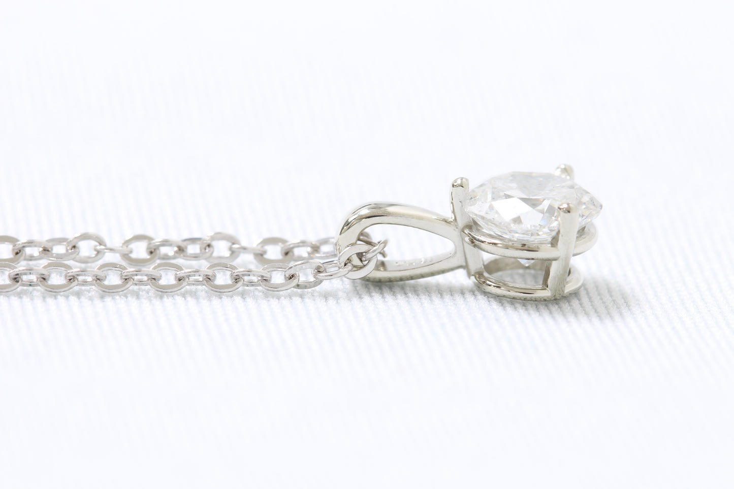 18k 1 carat diamond pendant