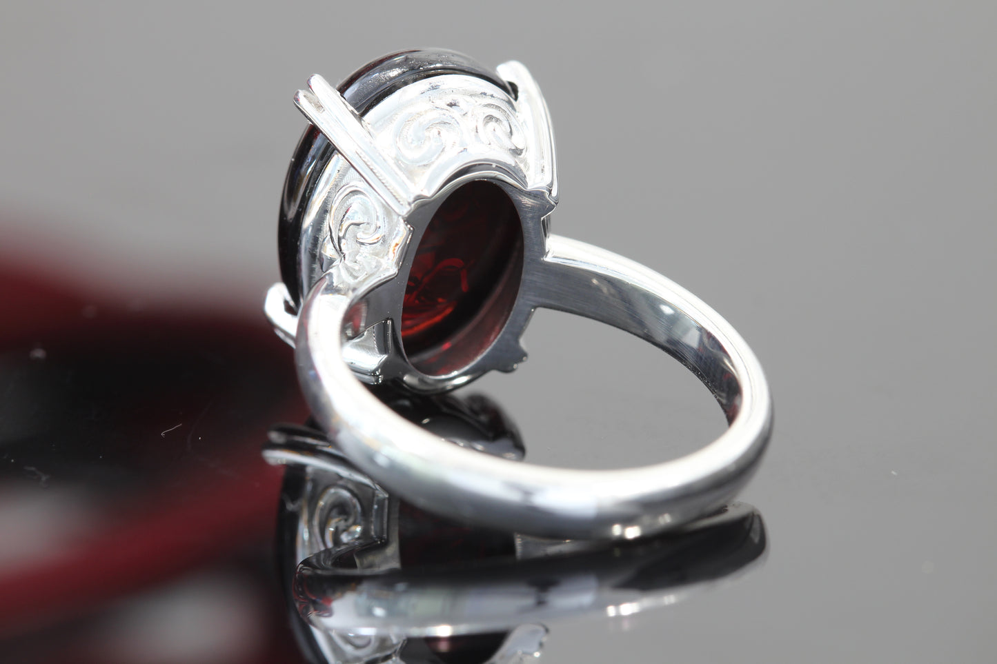 Silver garnet ring 13.36 carat