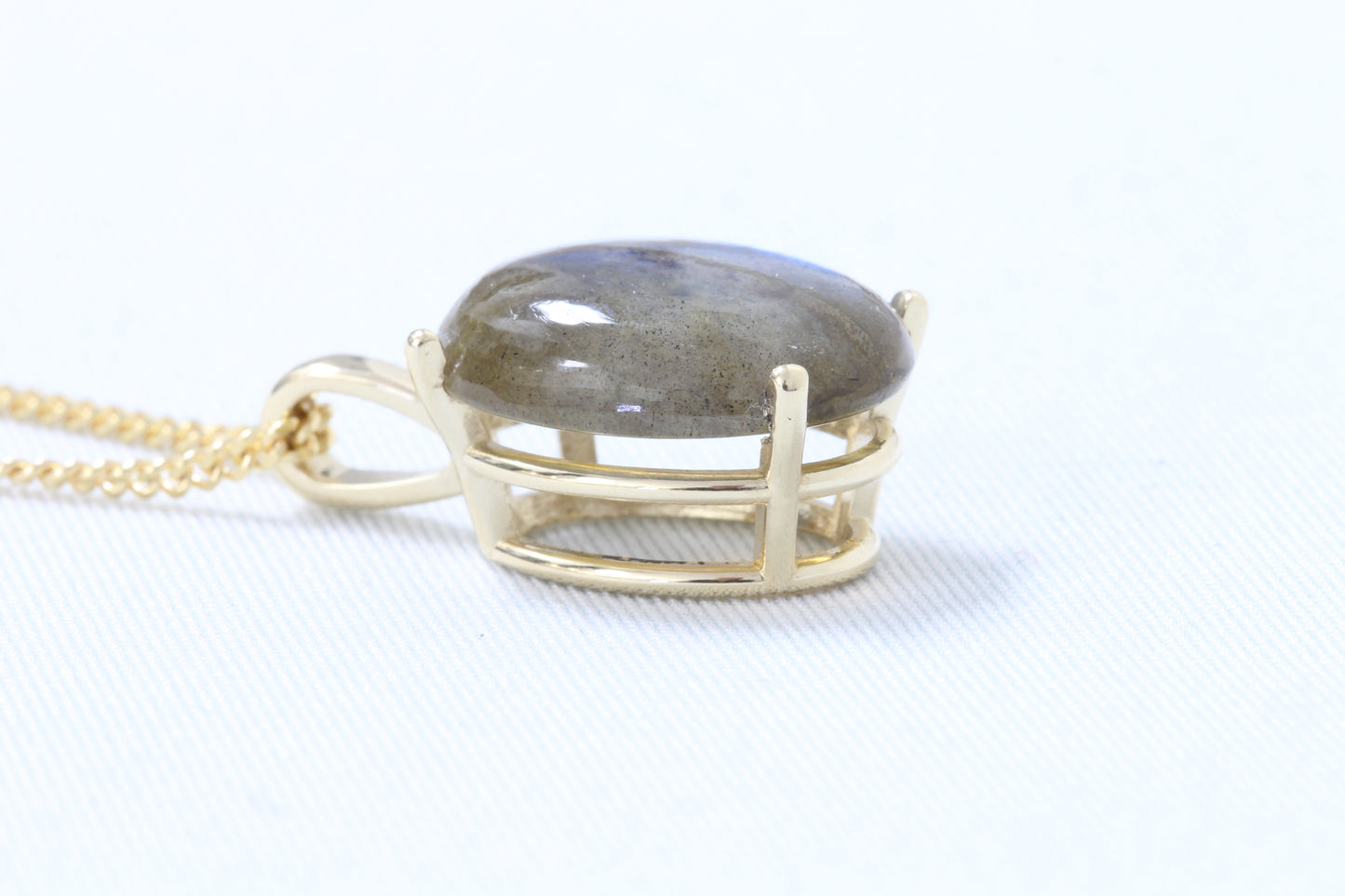 Labradorite Pendant in 14k yellow gold