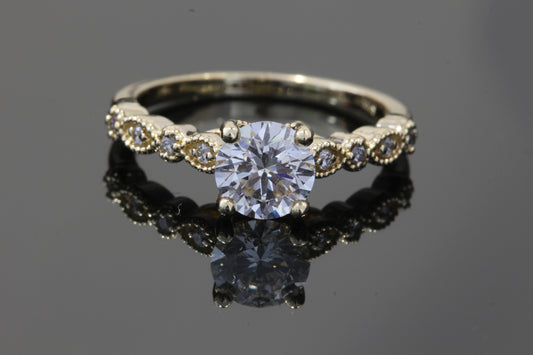 Vintage-Inspired Engagement Ring with a 1.05 Ct lab