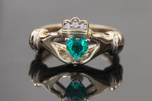 Claddagh Engagement Ring Set
