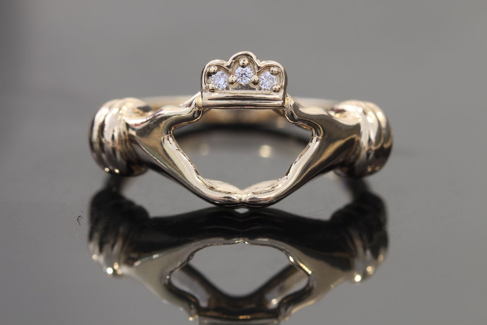 Claddagh Engagement Ring Set