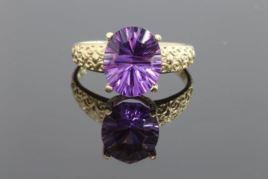 Amethyst ring 14k yellow gold.