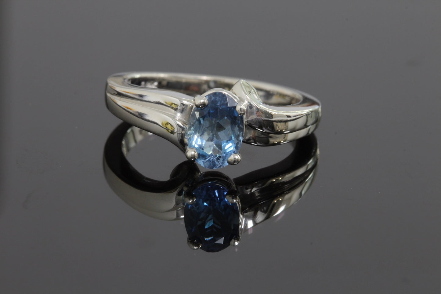 Aquamarine ring 14k white gold