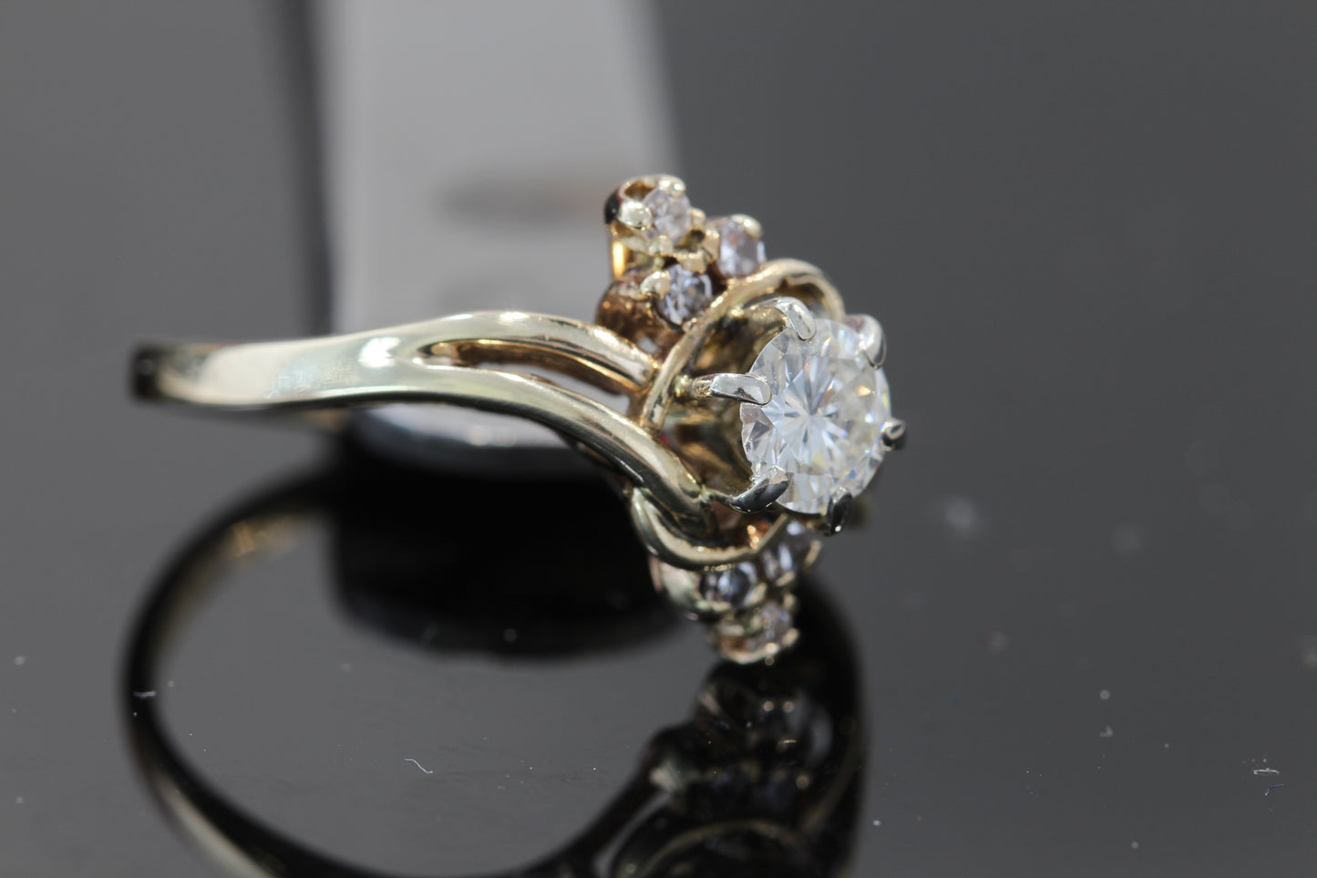 Estate swirl diamond ring 10k