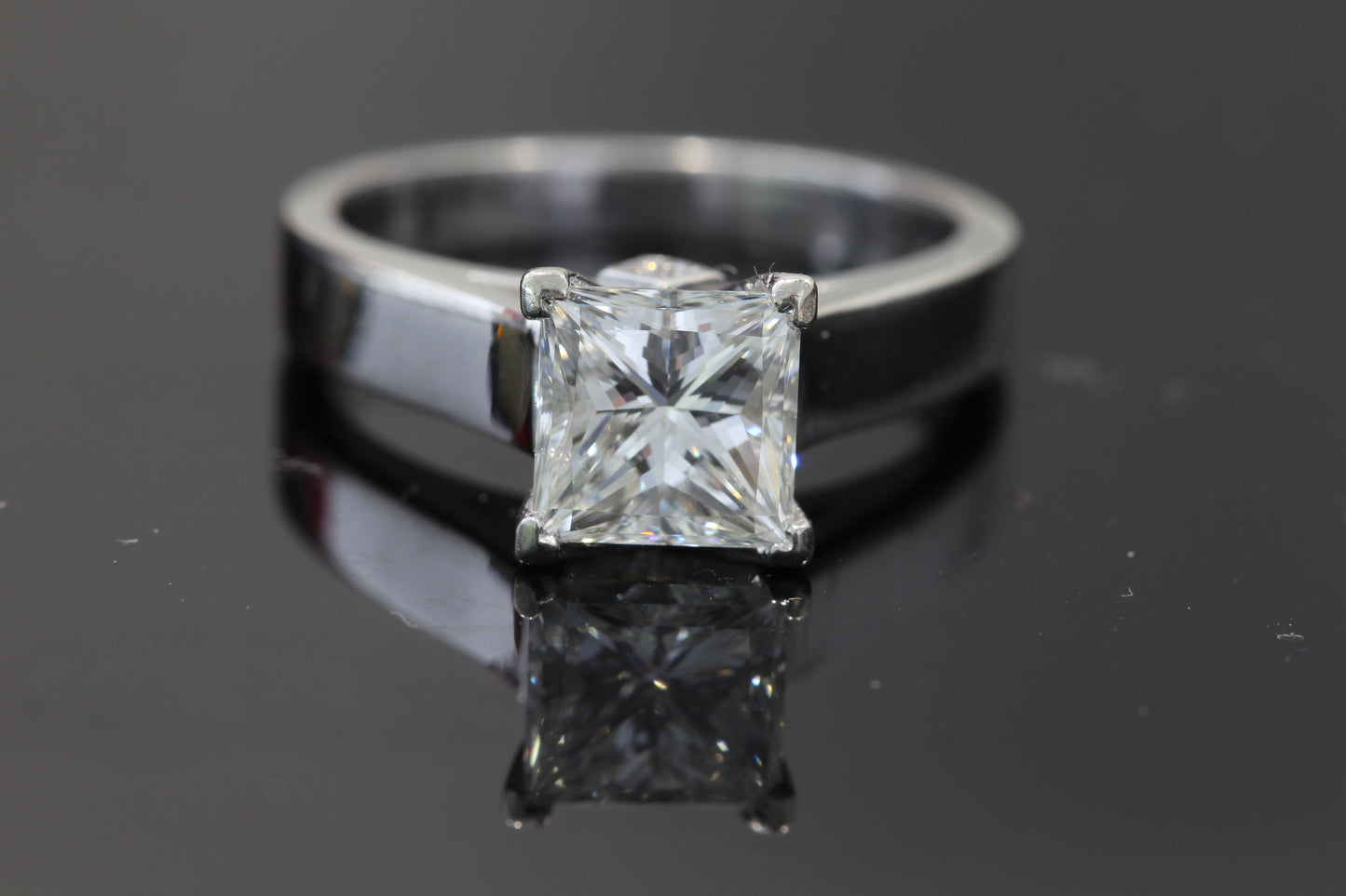 Estate 18k Diamond ring