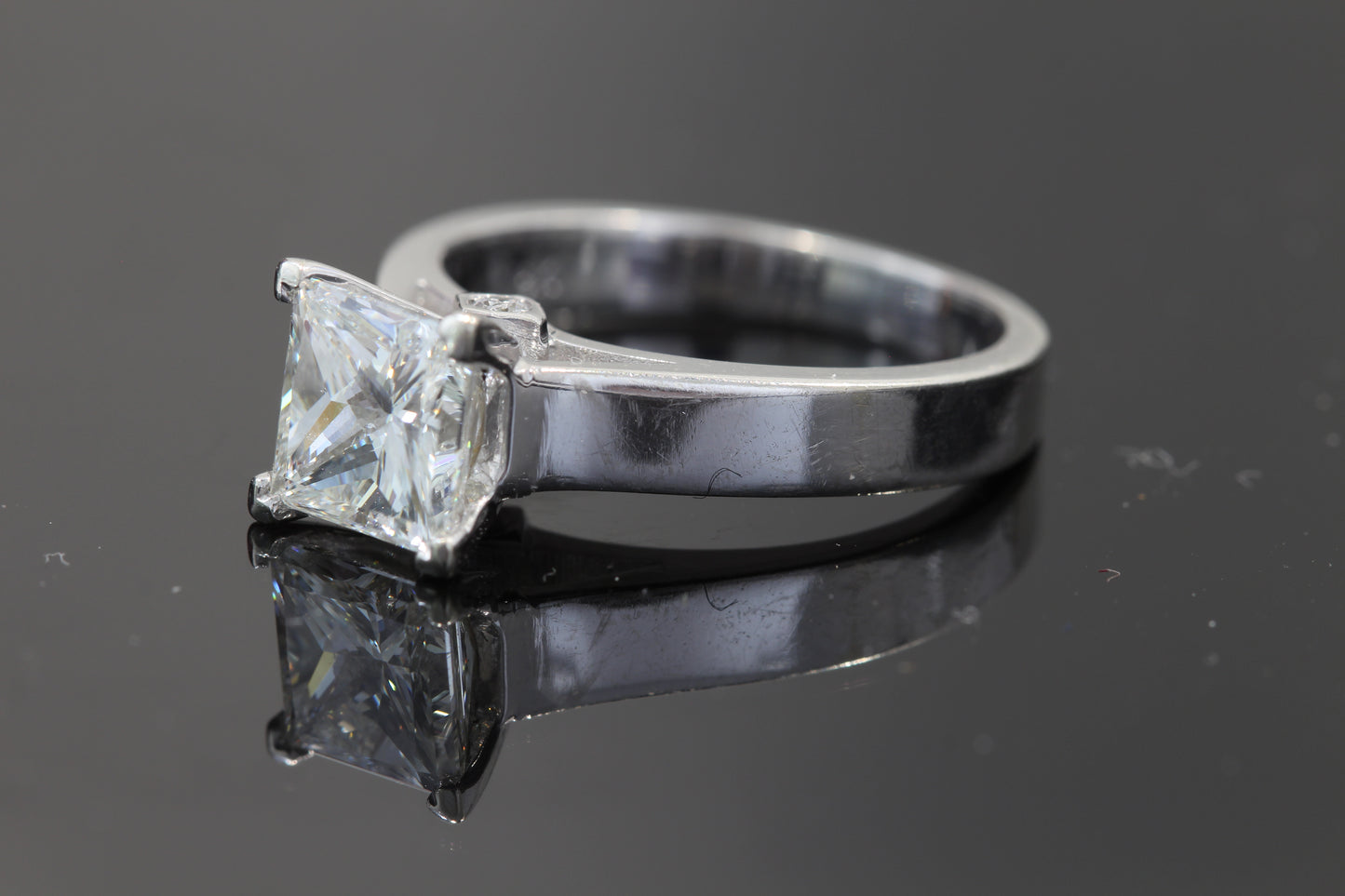 Estate 18k Diamond ring