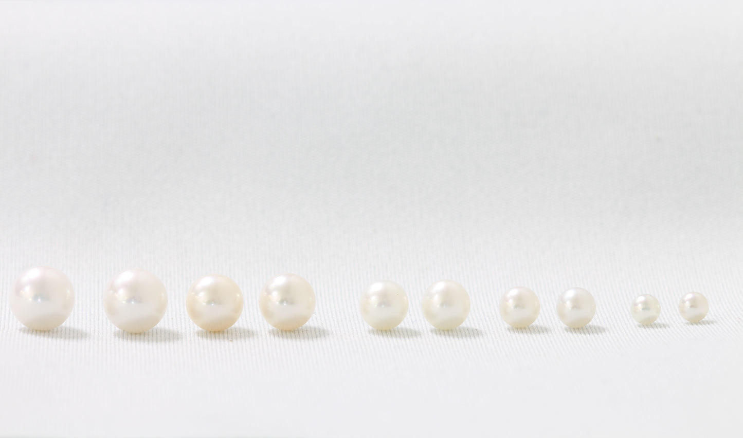 14k Freshwater cultured pearl stud earrings