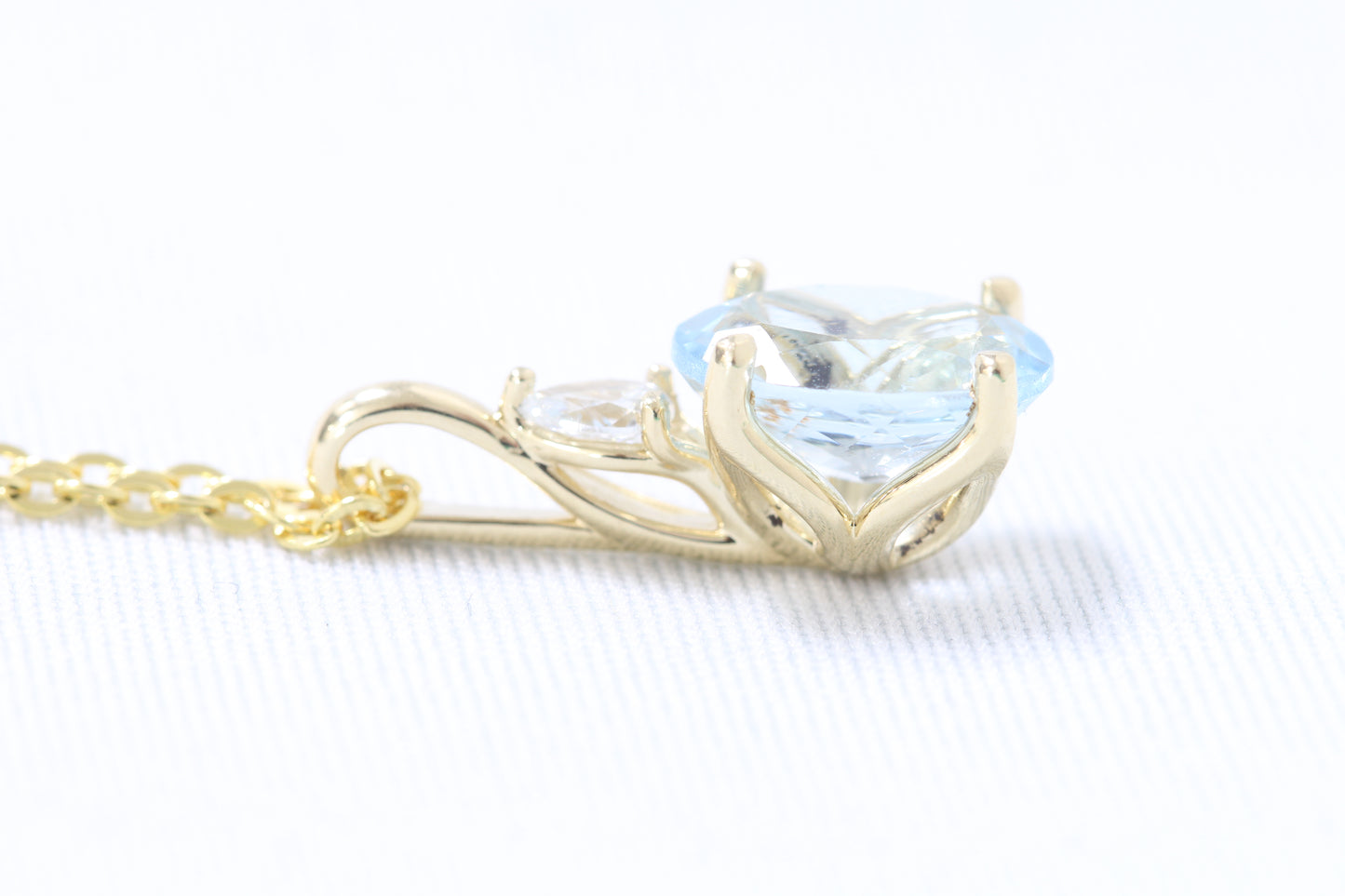 14k Aquamarine and diamond pendant