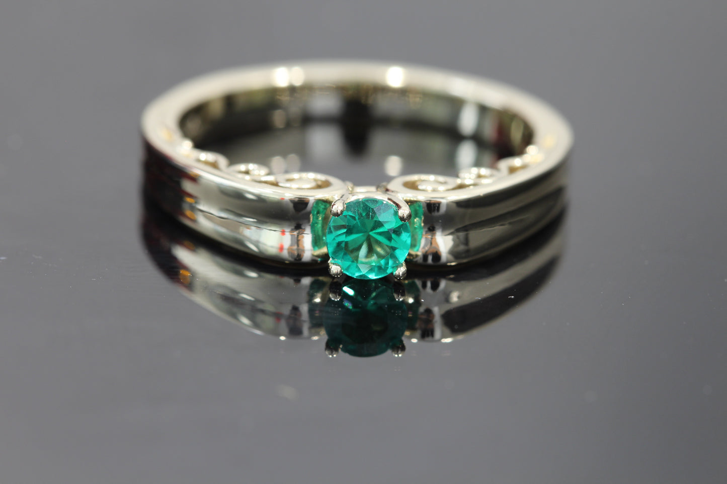 14k Emerald ring