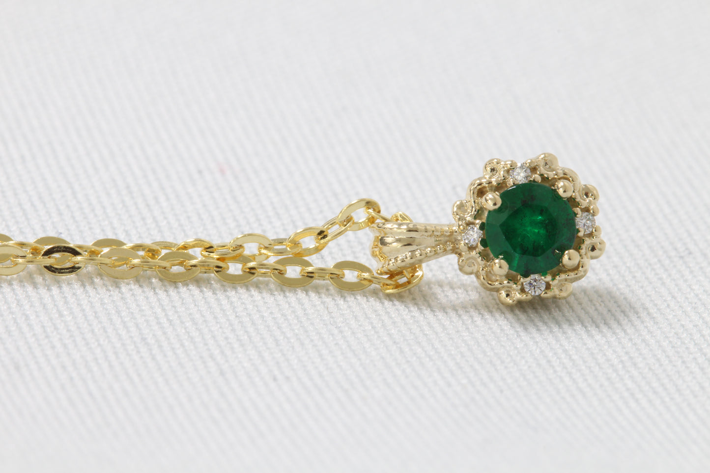 14k Emerald & diamond pendant