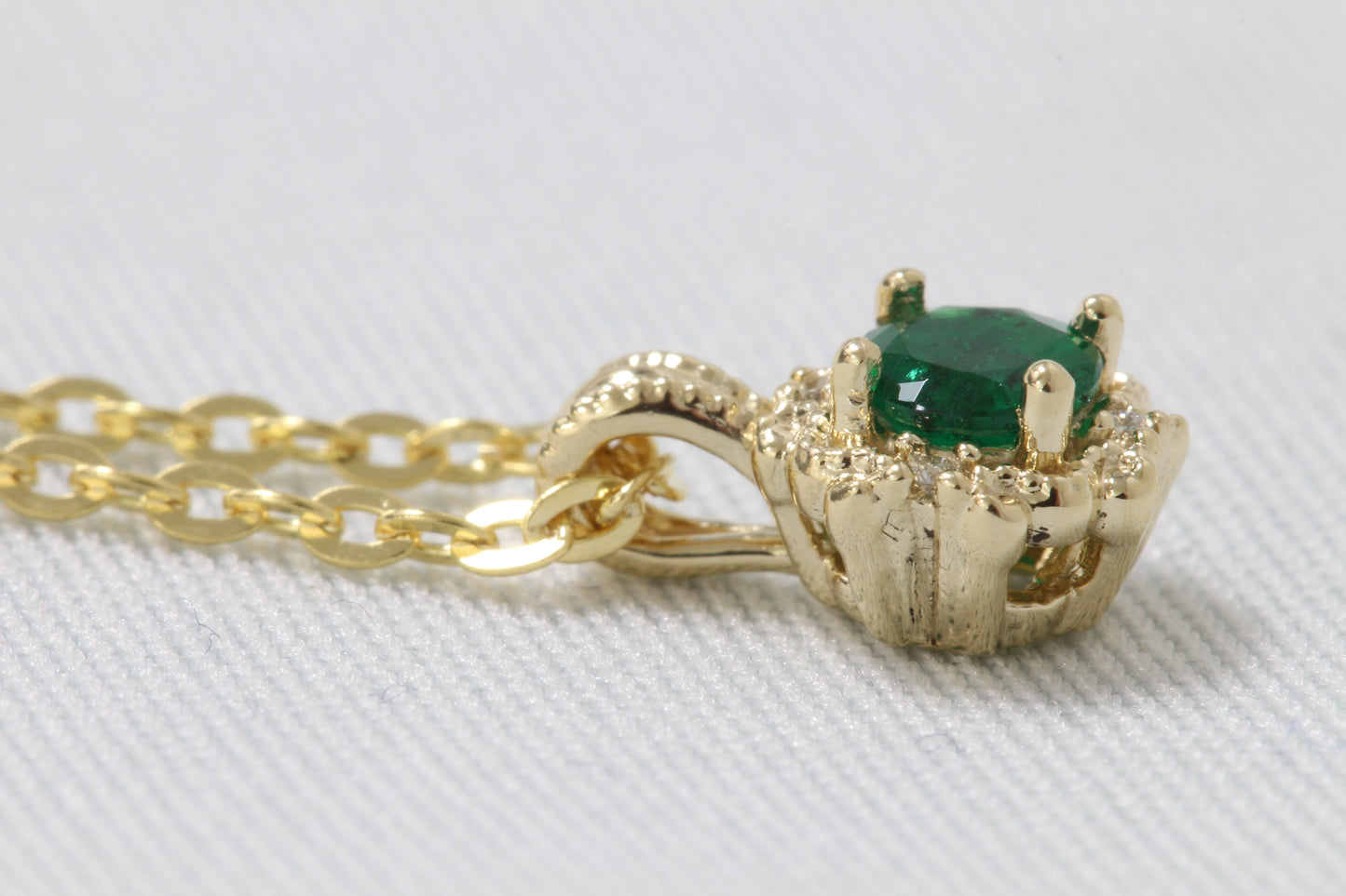 14k Emerald & diamond pendant