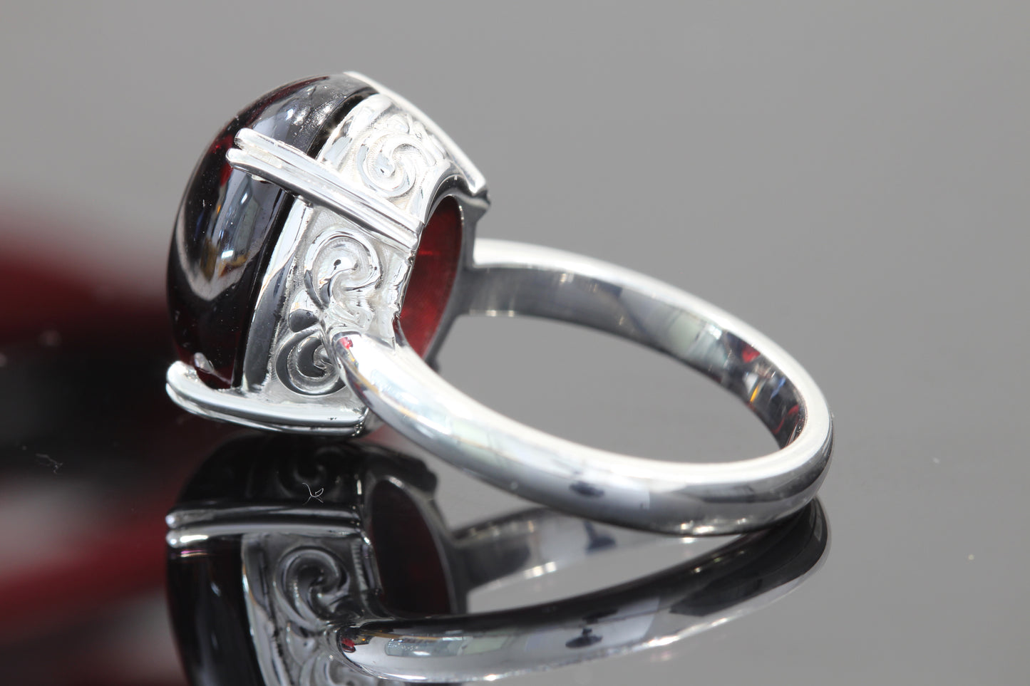 Silver garnet ring 13.36 carat